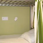 Lorf Hostel&apartments 호스텔 *