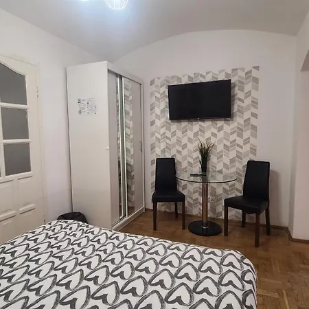 Hostel Lorf Hostel&apartments *