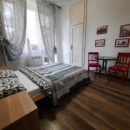 호스텔 Lorf Hostel&apartments