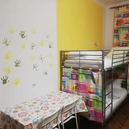 Hostel Lorf Hostel&apartments *