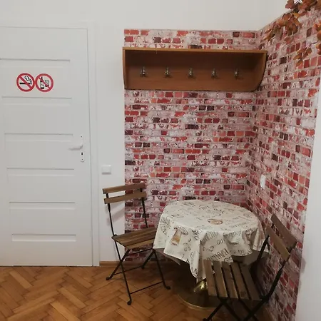Lorf Hostel&apartments Albergue