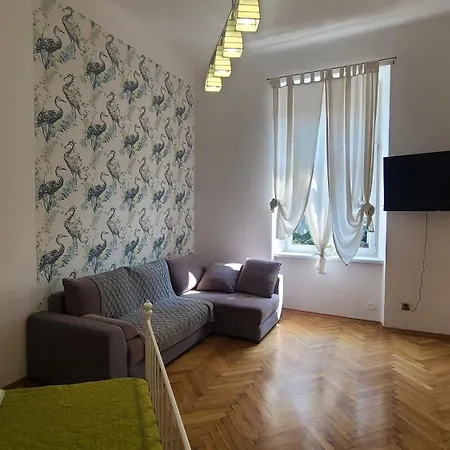 Hostel Lorf Hostel&apartments *