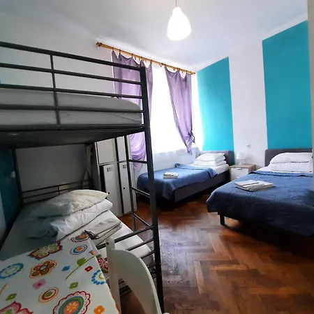 Lorf Hostel&apartments بيت شباب *