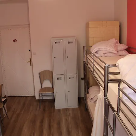 Lorf Hostel&apartments Hostel *