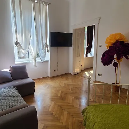 Lorf Hostel&apartments *