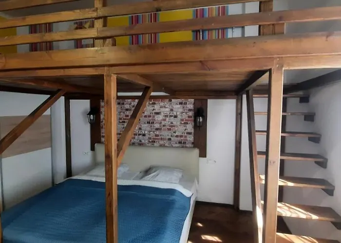 Lorf Hostel&apartments بيت شباب *