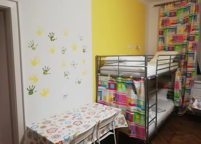 بيت شباب Lorf Hostel&apartments *