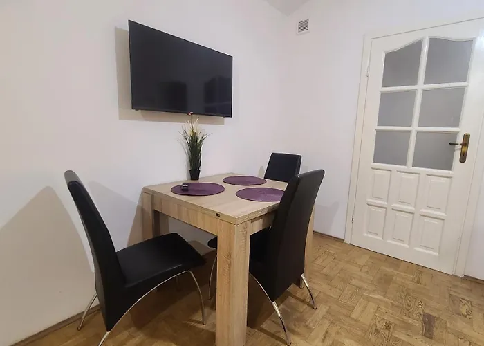 Lorf Hostel&apartments بيت شباب كراكوفيا