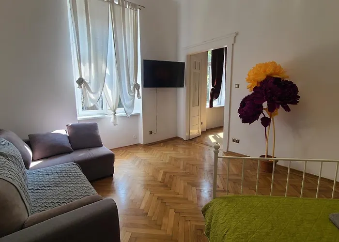 Lorf Hostel&apartments *