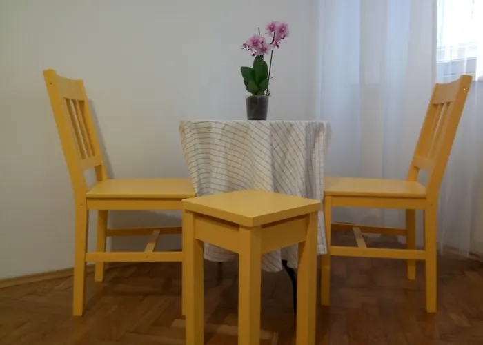 Lorf Hostel&apartments بيت شباب