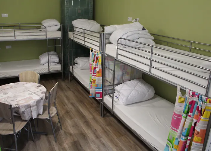 Lorf Hostel&apartments بيت شباب *