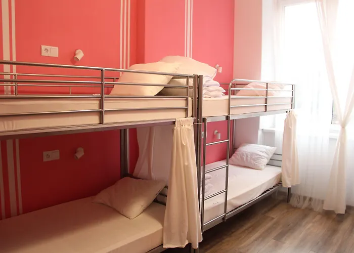 Lorf Hostel&apartments بيت شباب