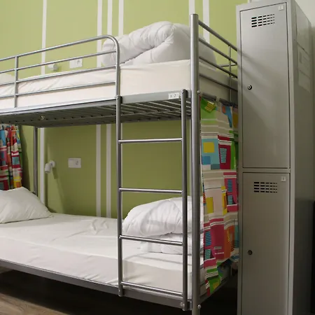 Lorf Hostel&apartments 旅馆 *