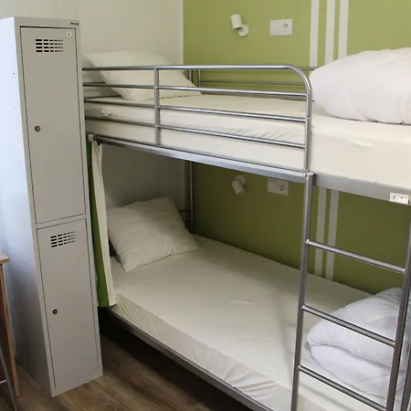 Lorf Hostel&apartments 旅馆 *